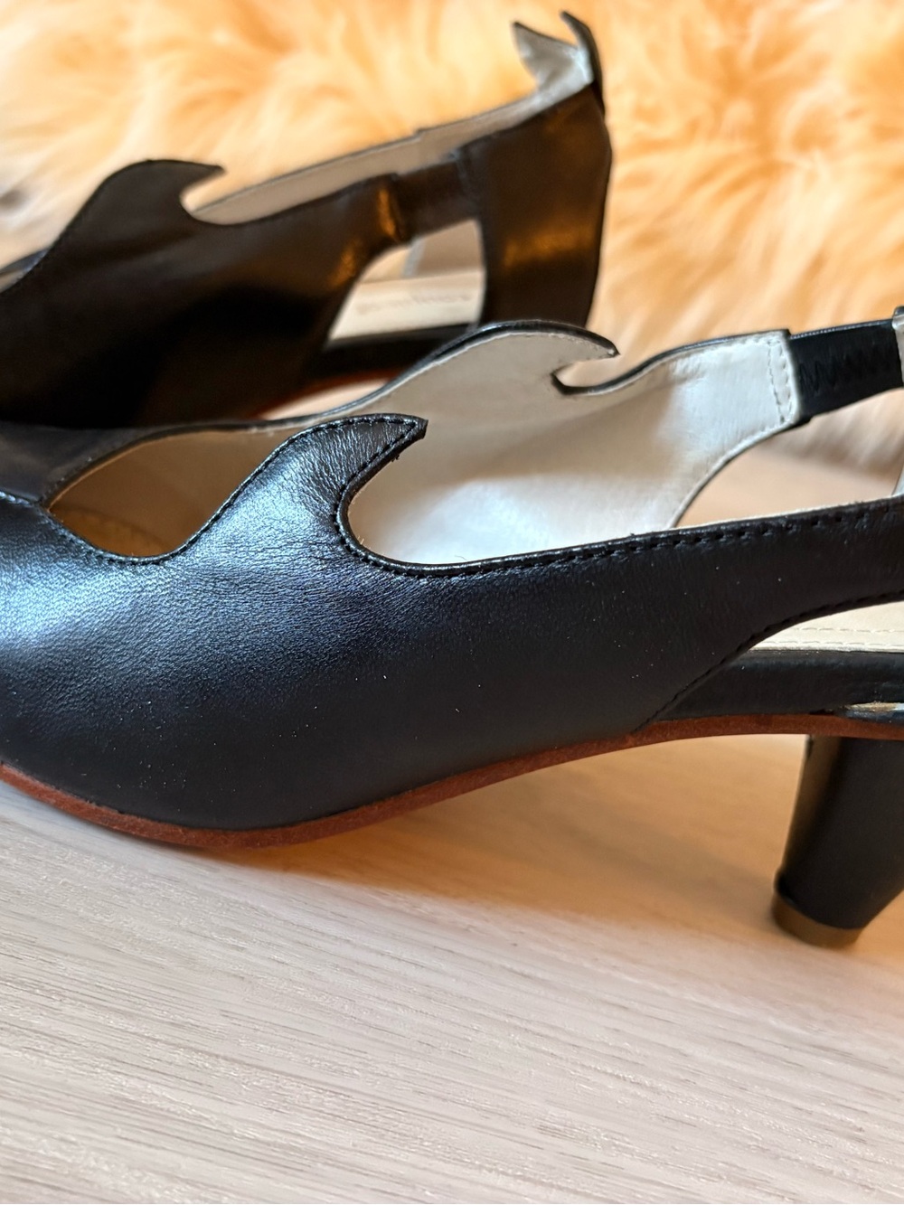 Unique Coupleof black leather dress shoes. - Picture 3 of 10
